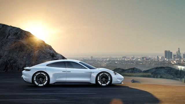 Porsche, Mission E ile Tesla Model S’e Meydan Okuyacak