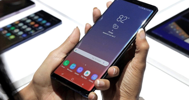 Apple’ı İğneleyen Samsung, Güç Tuşlarını Ekranın Kenarına Taşıyacak