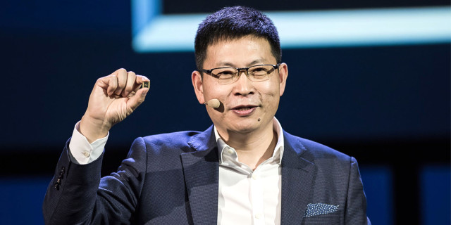 Huawei CEO’su Geleceğin Telefonlarıyla İlgili Konuştu, Bilgisayarların Yerini Alacağını Öne Sürdü