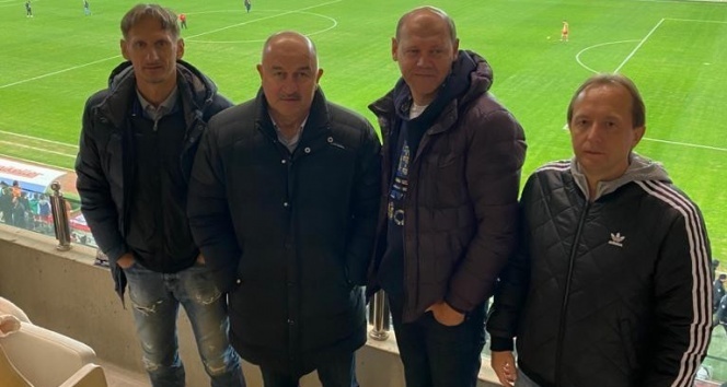 Rusya Milli Takım Teknik Direktörü Stanislav Çerçesov, Antalyaspor – Kasımpaşa maçını izledi