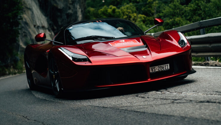 Kesimde kalma uğraşı: Elektrikli Ferrariler mi yoksa akaryakıtlı Lamborghini’ler mi?