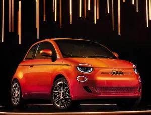 Fiat 500e açık artırma için sahnede!