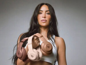 Apple ve Kim Kardashian, özel bir Beats kulaklık için bir ortaya geldi