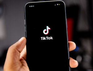 TikTok, Messenger gibisi küme sohbetleri ve çıkartmalar alıyor