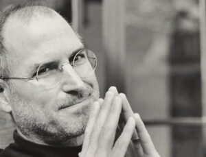 Steve Jobs, batmak üzere olan Apple’ı nasıl diriltti?