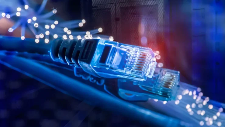 TurkNet Türkiye Genelinde Vites Artırıyor: Gigafiber Ağı 4,5 Milyon Haneye Ulaşacak