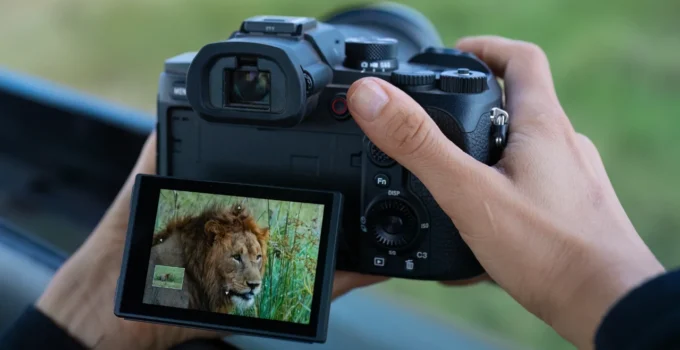 Sony RX10 Mark V Yapay Zeka Dayanağıyla Tanıtıldı