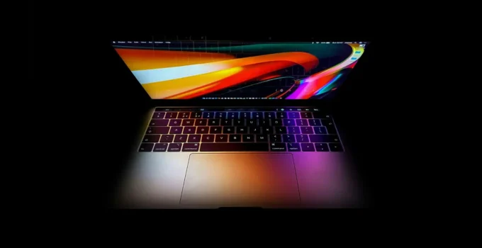 Yeni MacBook Pro Tasarımı Beklenenden Erken Geliyor